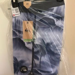 Quicksilver Boy’s Boardshorts, NWT
Size 25 Youth (Size 10)